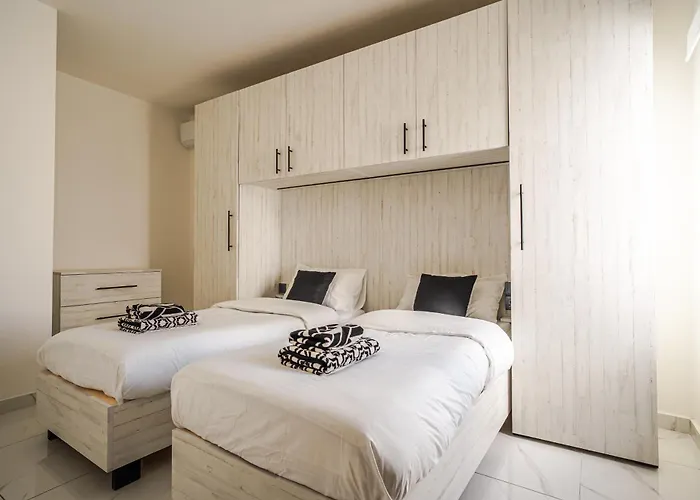 Modern 3 Bedroom In Swieqi Close To Paceville Lejlighed *