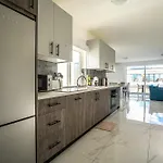 Modern 3 Bedroom In Swieqi Close To Paceville Lejlighed
